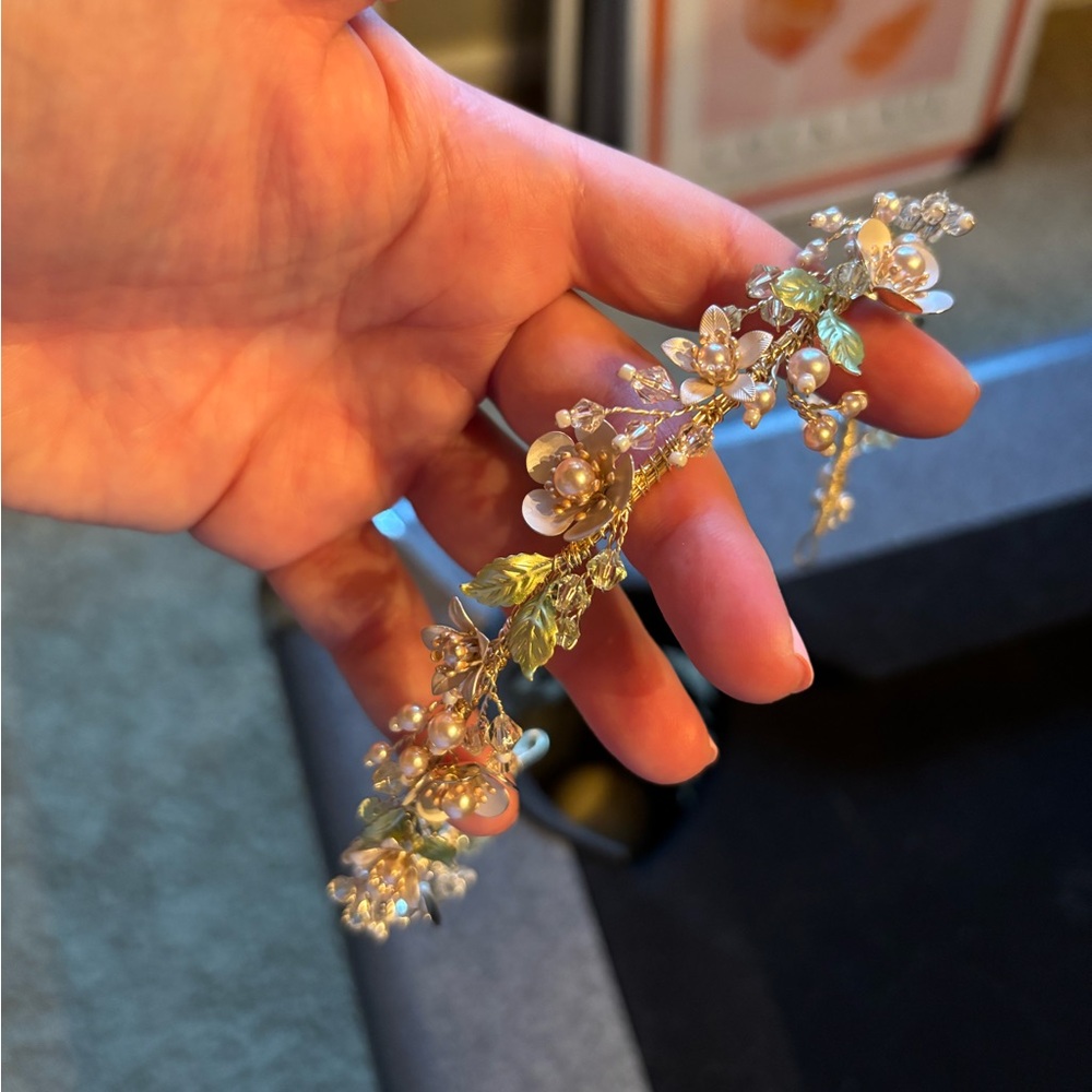 Flower crown metal